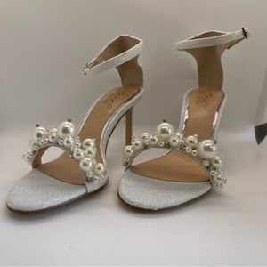 Jewel Badgley Mischka White Glitter Pearl Bridal Heels 6.5 Ankle Strap NIB